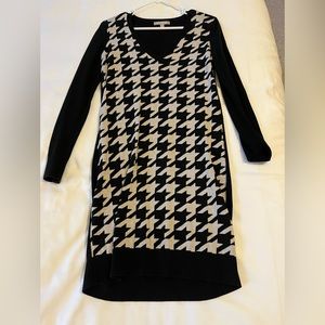 Banana Republic small houndstooth sweater dress